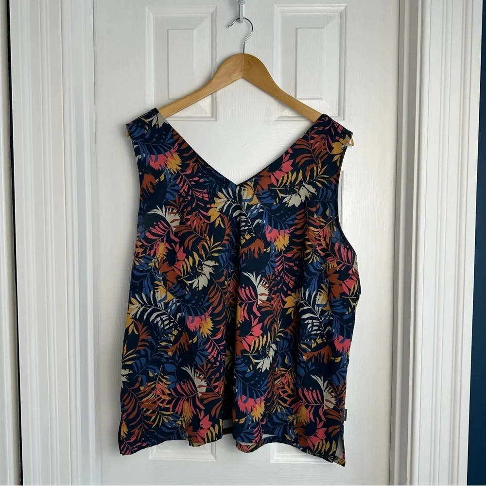 Eddie Bauer Women's Departure V-Neck Print Tank Top EUC - Picture 1 of 5
